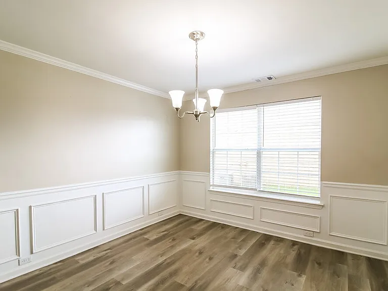 2436 Cornell Cir — Photo 7