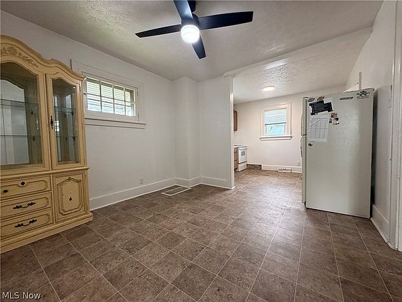 4th image of 1150 Forest Ave