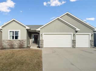 206 Ridgeway Dr, Tiffin, IA 52340