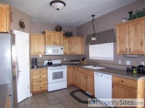4th image of 15064 S Clover Leaf Ln