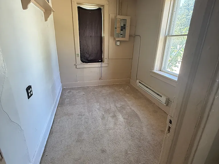 215 3rd St NW #1 — Photo 6