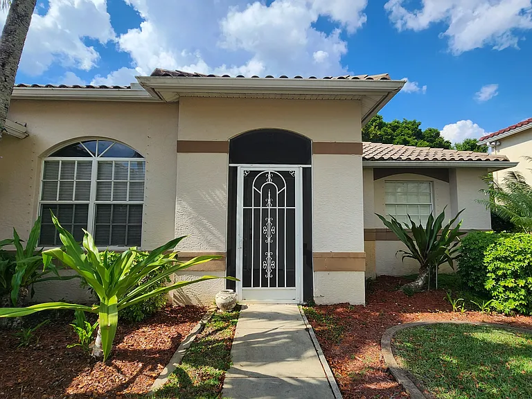 11082 Lakeland Cir — Photo 3