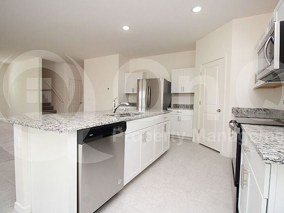 4th image of 36021 W Santa Monica Ave