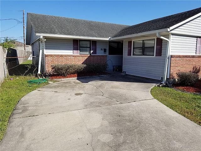 1st image of 16 Oak Ln
