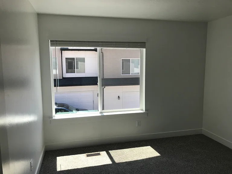 421 W 40 S — Photo 9