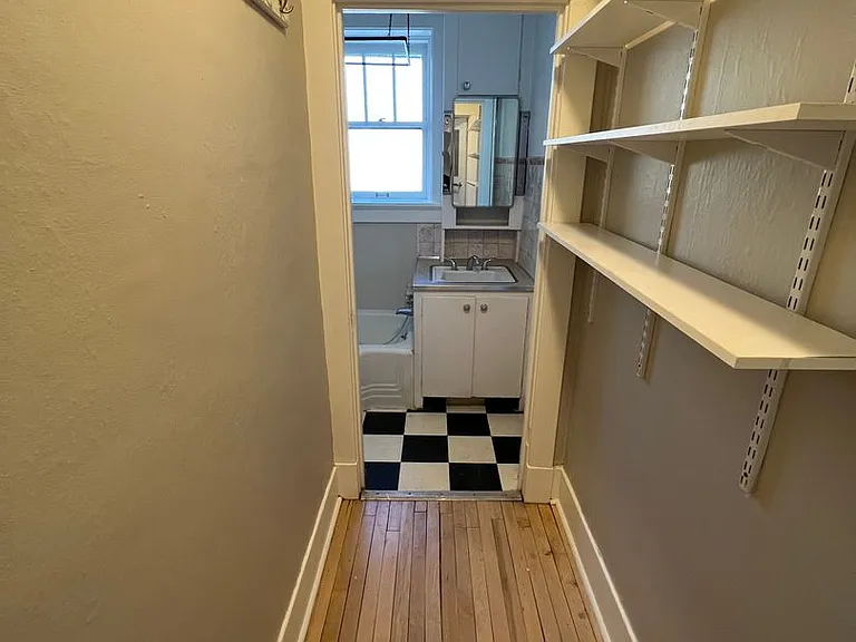 Blackmore Apartments — Photo 7
