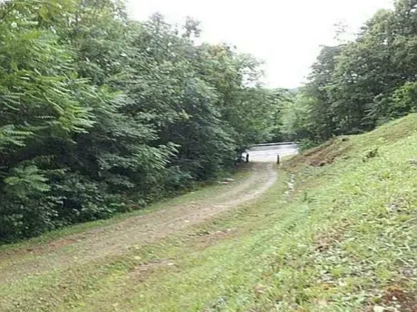 36 Us Highway 119, Calvin, KY 40813