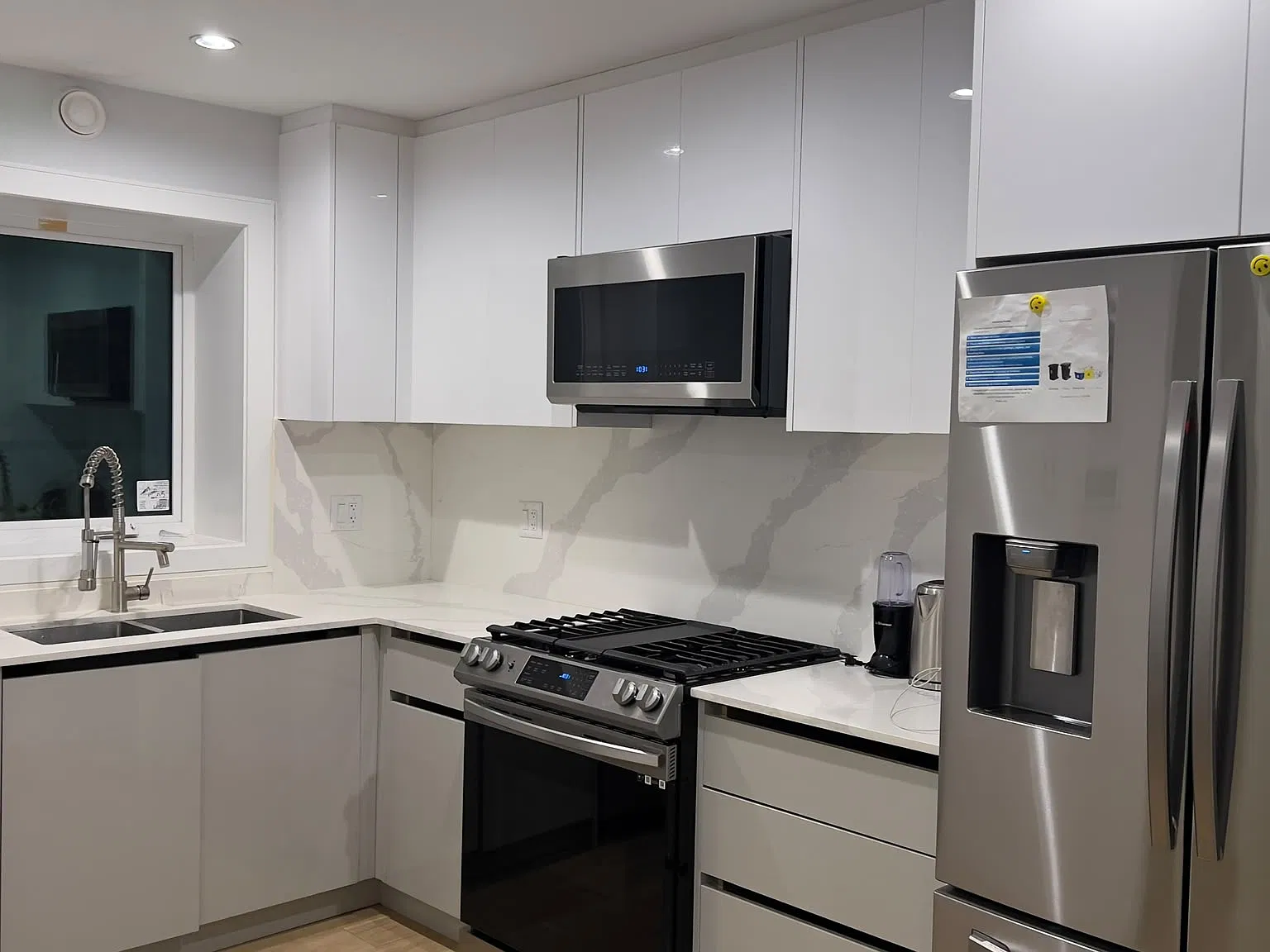 3 bed, 950 sqft, $3,500 — Photo 4