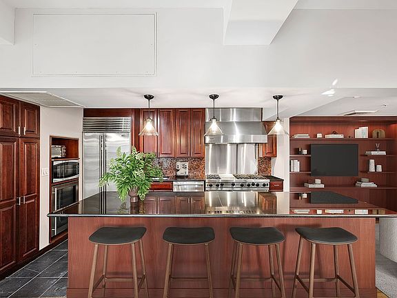 4th image of 202 Spring St APT 3