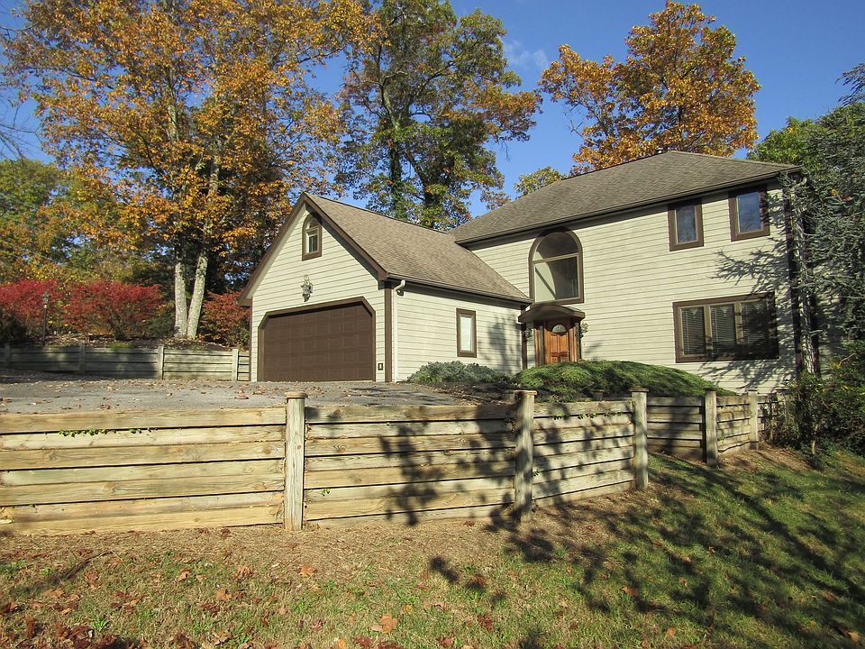 1st image of 301 Three Oaks Dr