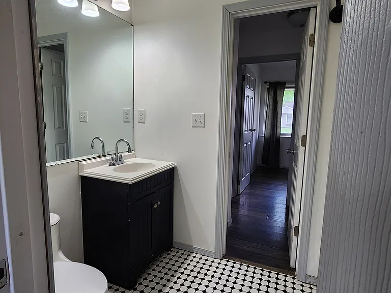 1212 Hollyhock Ln — Photo 6