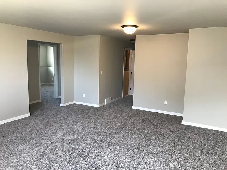 821 Cathy Dr W — Photo 12