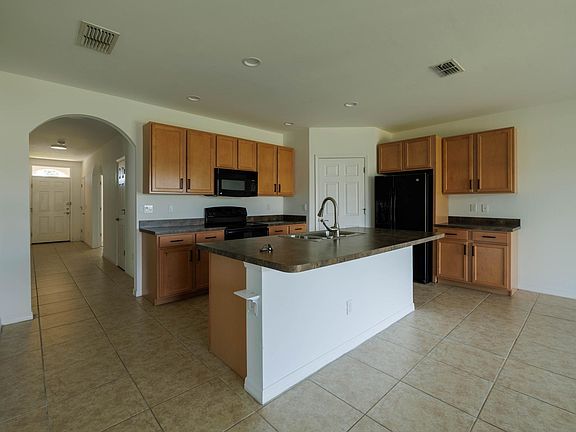 2nd image of 625 SW 29th St