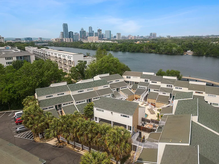 1818 S Lakeshore Blvd #8 — Photo 16