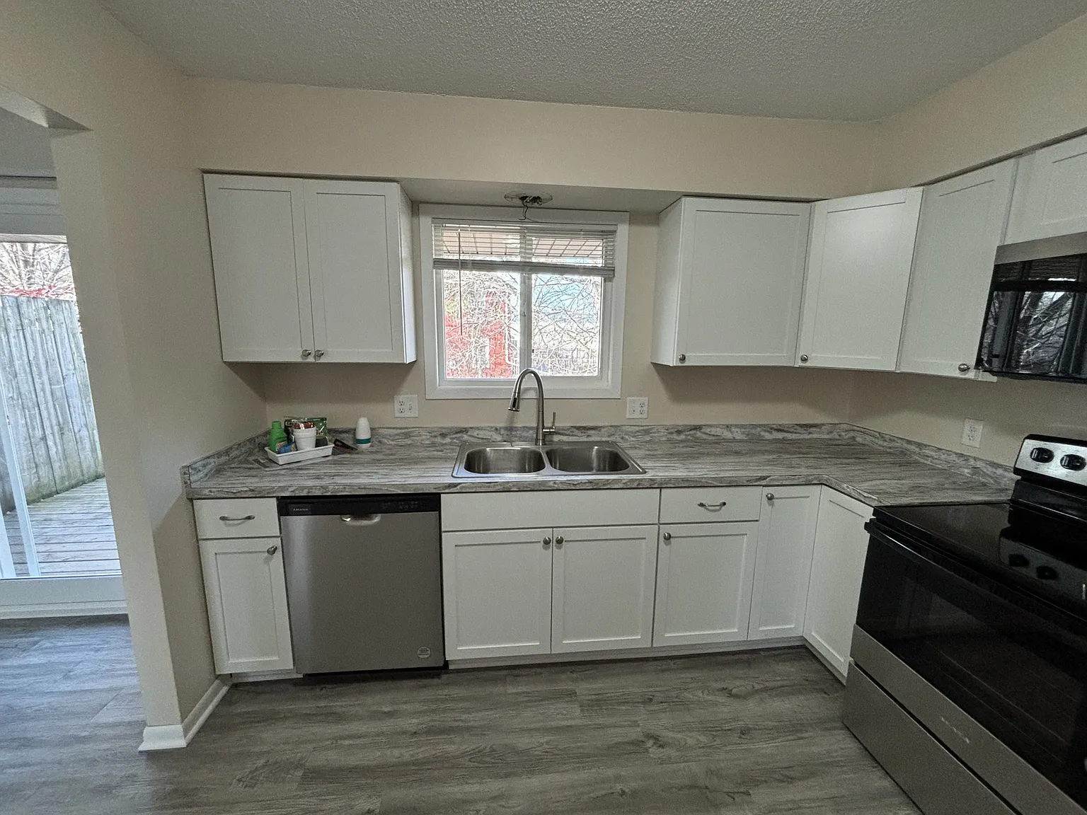 1860 Meadowvale Road Northwest - 8 — Photo 2