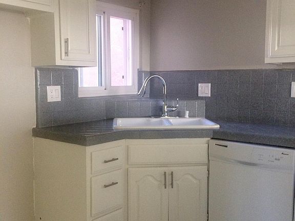 3rd image of 112 E Buckthorn St APT 01