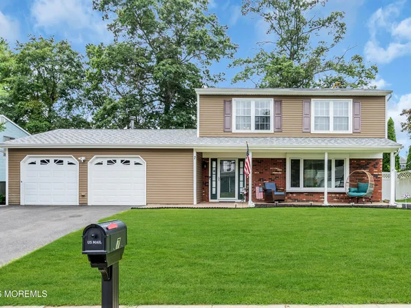 7 Moss Haven Way, Howell, NJ 07731