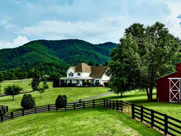 330 Sea Biscuit Ct, Johnson City, TN 37604