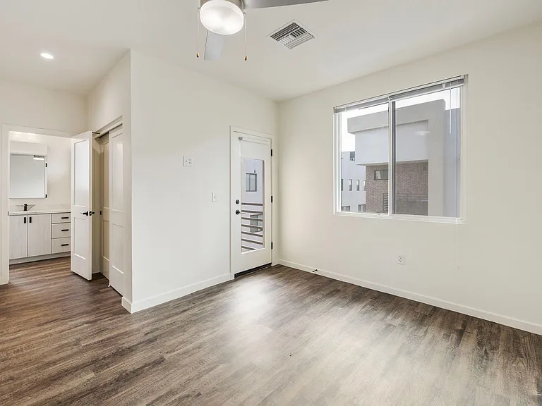 406 W. 7th St. — Photo 12