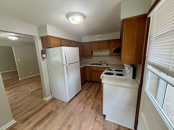 5th image of 331 Idlewylde Dr Unit 1