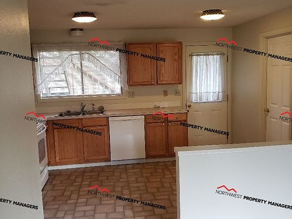 2nd image of 3001 Southgate Dr APT 2