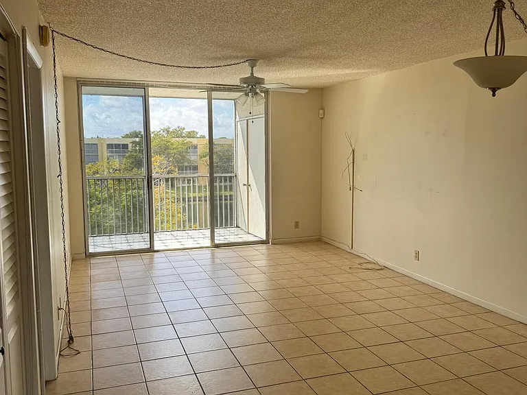 3141 NW 47th Ter #430 — Photo 3
