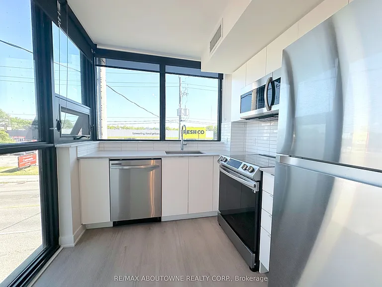 3385 Dundas St W #208 — Photo 6