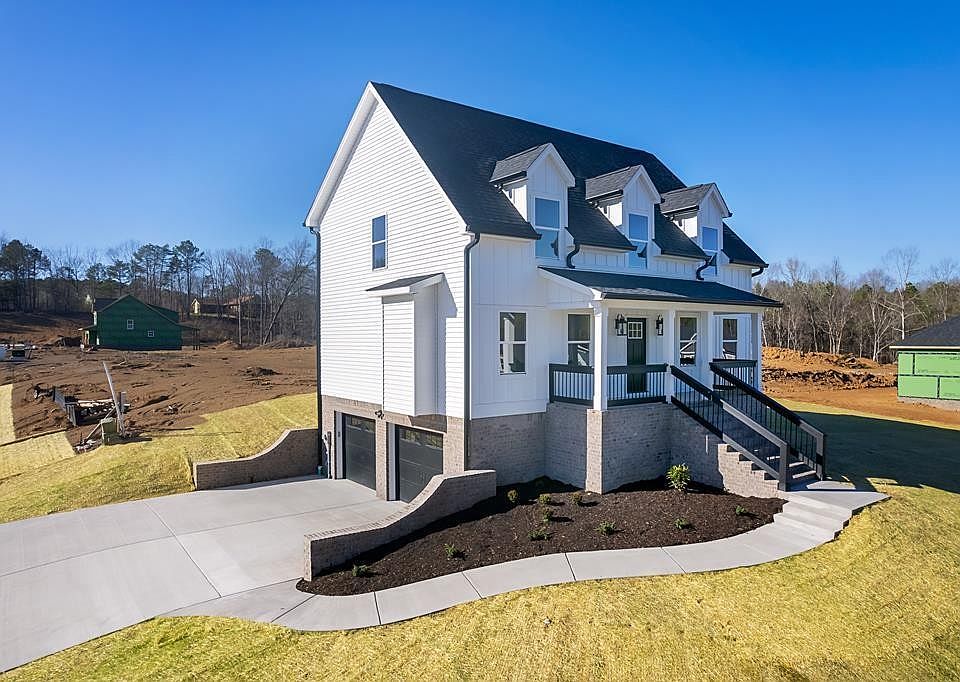 1st image of 35 Brookmore Trl NW