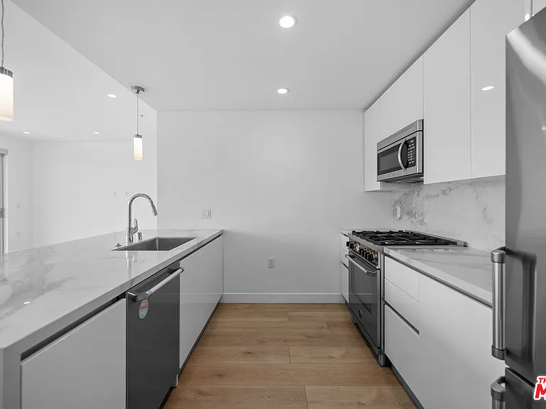 957 Figueroa Ter #307 — Photo 11