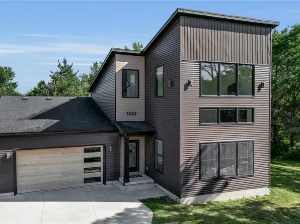 1542 Blakeley Rd, East Aurora, NY 14052