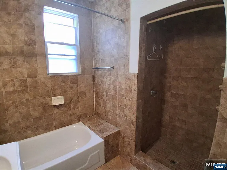 19 Bayview Ave — Photo 16