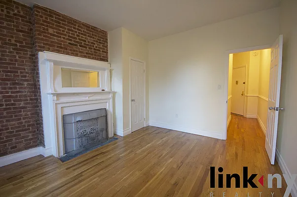 Rented by Link NY Realty | media 17