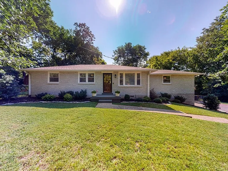506 Highcrest Dr — Photo 2