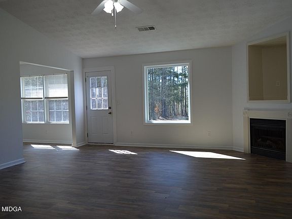 5th image of 61 Sydney Woods Dr