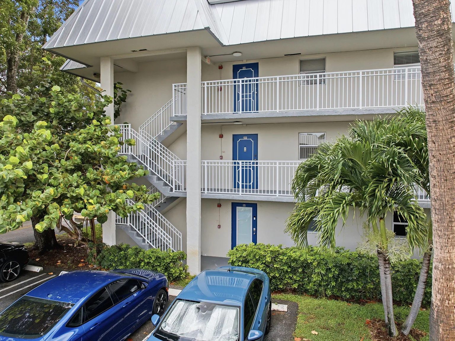 2 bed, 2.0 bath, 1179 sqft, $2,000 — Photo 2