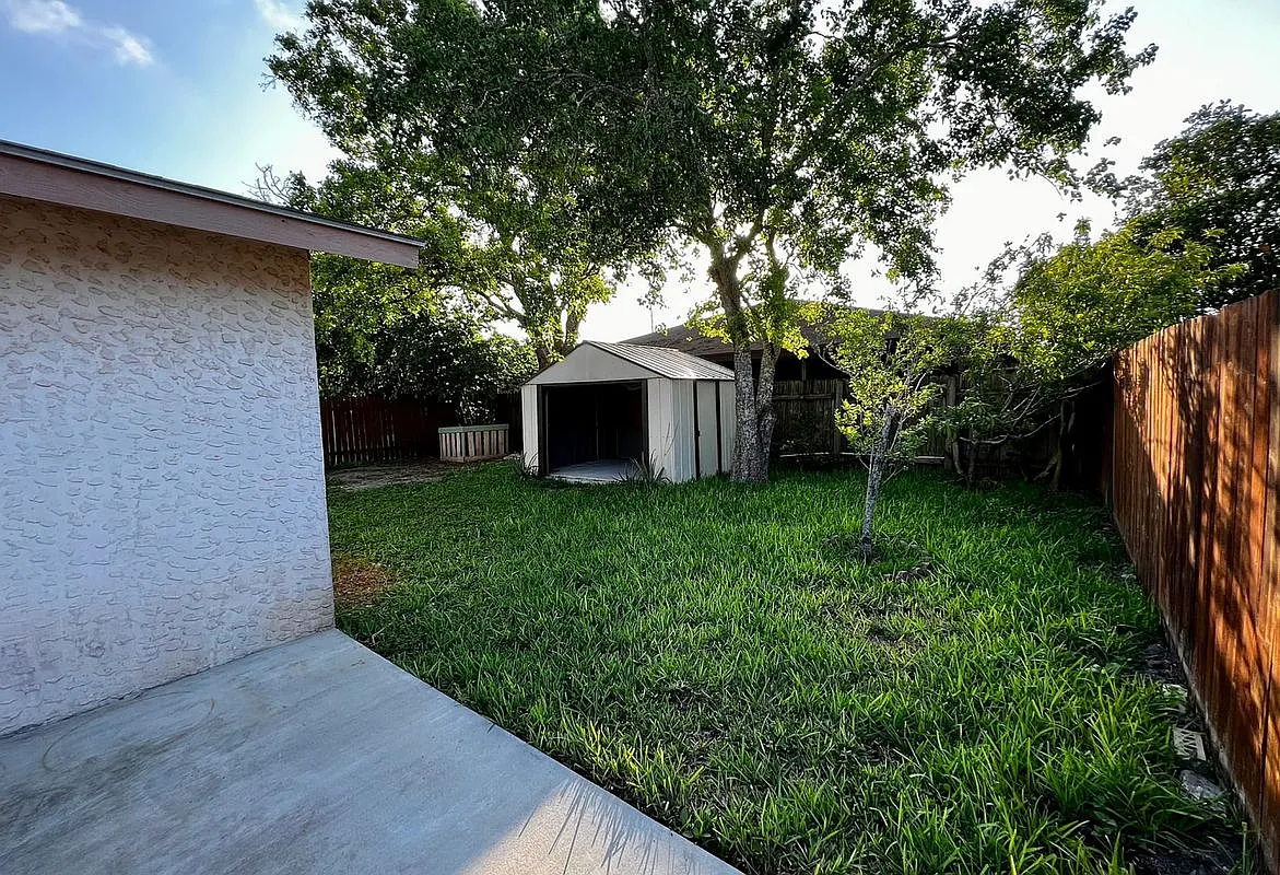 3 bed, 2.0 bath, 1200 sqft, $1,500 — Photo 3