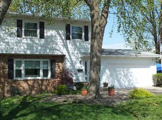 5030 Northbrook Ct, Davenport, IA 52806