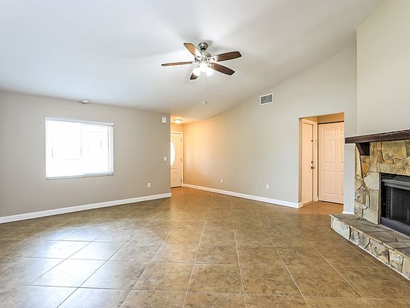 4th image of 3122 E 47th Ave