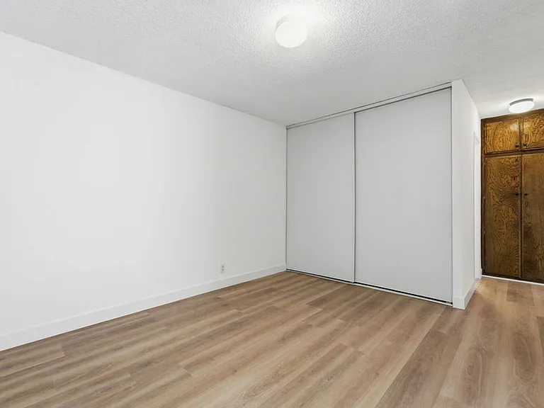 1131 Sanborn Ave — Photo 12