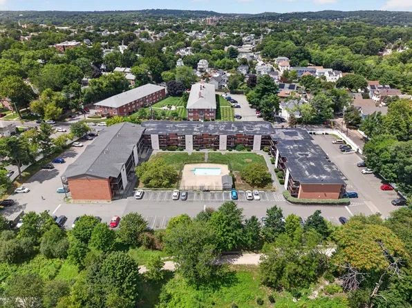 14 Arizona Ter APT 8, Arlington, MA 02474