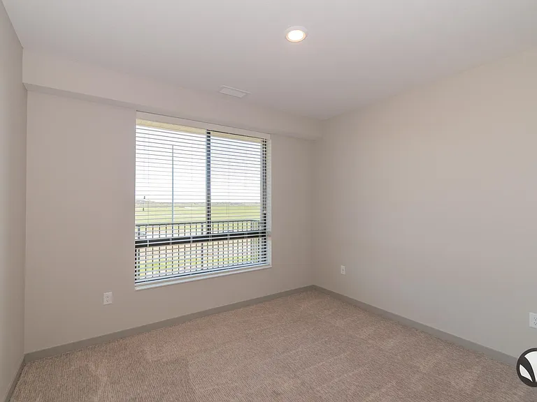 Chateau at Yankee Hill Apartments — Photo 75