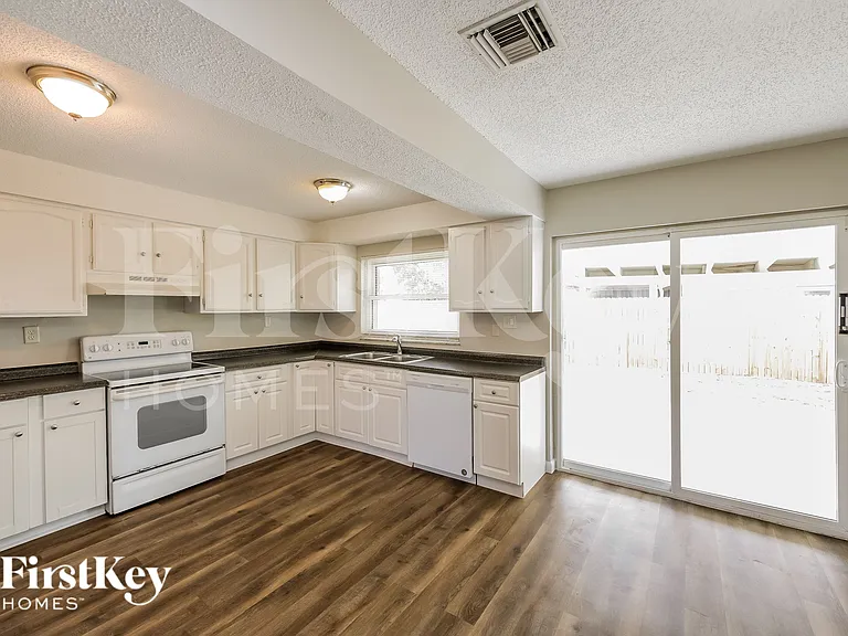 110 Dartmouth Dr NW — Photo 6