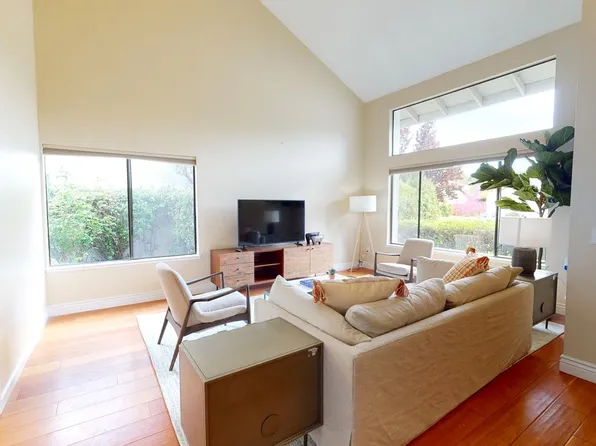 583 Seahorse Ln, Redwood City, CA 94065