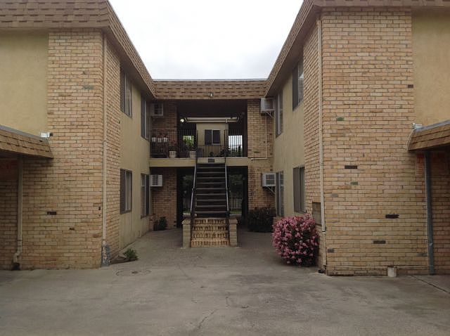1st image of 1012 S Hutchins St APT 3