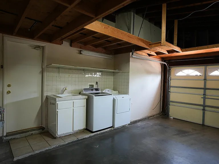 18129 Hatteras St — Photo 26