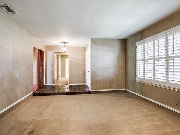 4th image of 2 Doral Pl