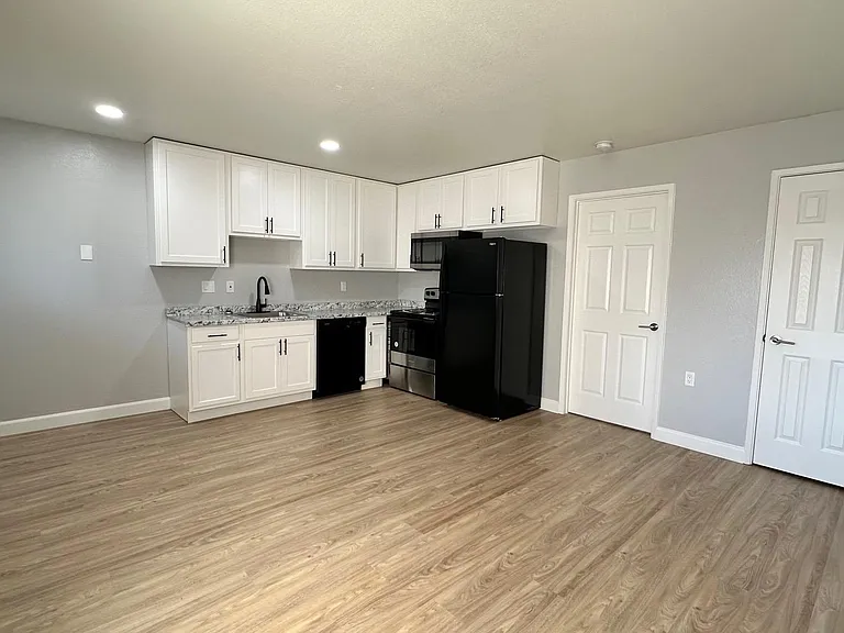 2464 Wrondel Way #E-F — Photo 3