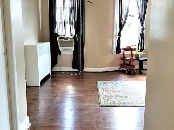 Front Hallway & Foyer