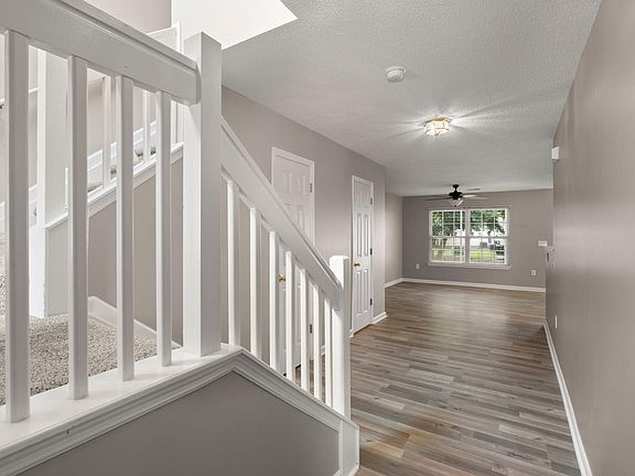 5th image of 903 Yellow Hawthorn Cir