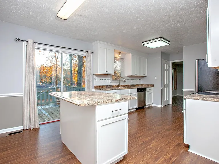 1819 Eichelberger Dr — Photo 23